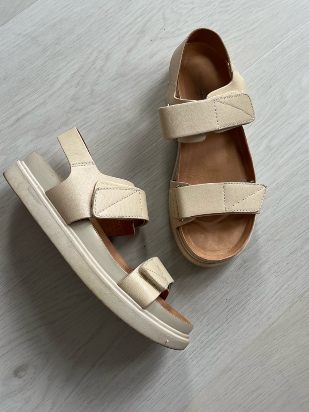 Vagabond Leather Beige Cream Velcro Footbed Sandals